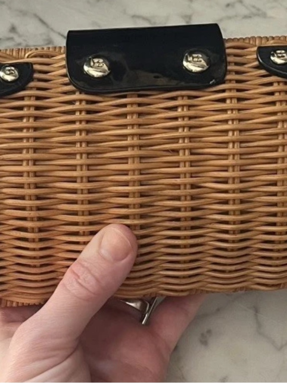 ♠️ KATE SPADE ♠️ Woven Straw Shoulder Bag with Black Leather Trim - Picture 14 of 16